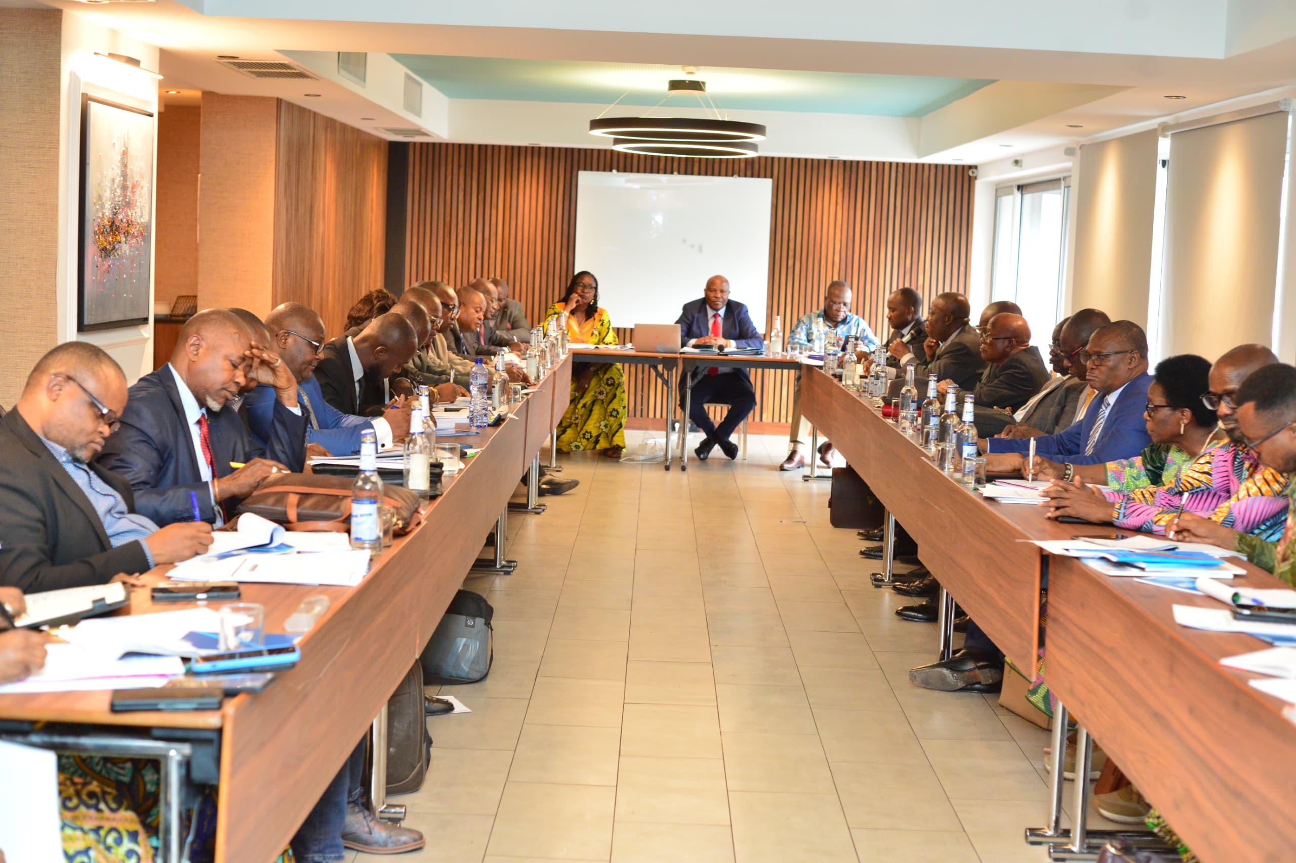 Sénat-RDC: Examen des projets de Loi portant reddition des comptes 2023 et de Loi des finances rectificative 2024 par la Commission ECOFIN