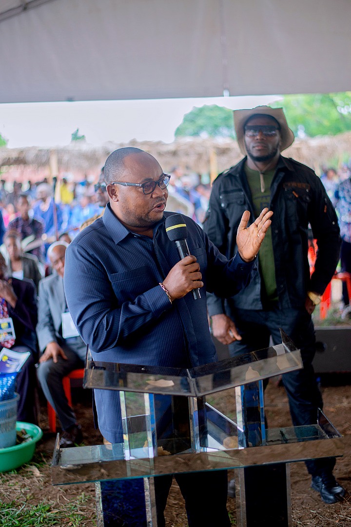 Religion:le ministre Didier Mazenga participe au cinquantenaire de la Mission Pentecôtiste de Kibolongo