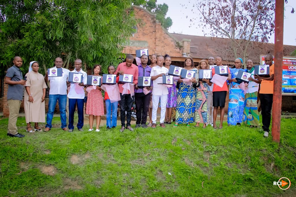 Maniema: la Fondation Thérèse Kigoma dote l&rsquo;Université catholique de Kindu d&rsquo;un lot important d&rsquo;ordinateurs portables (vidéos)