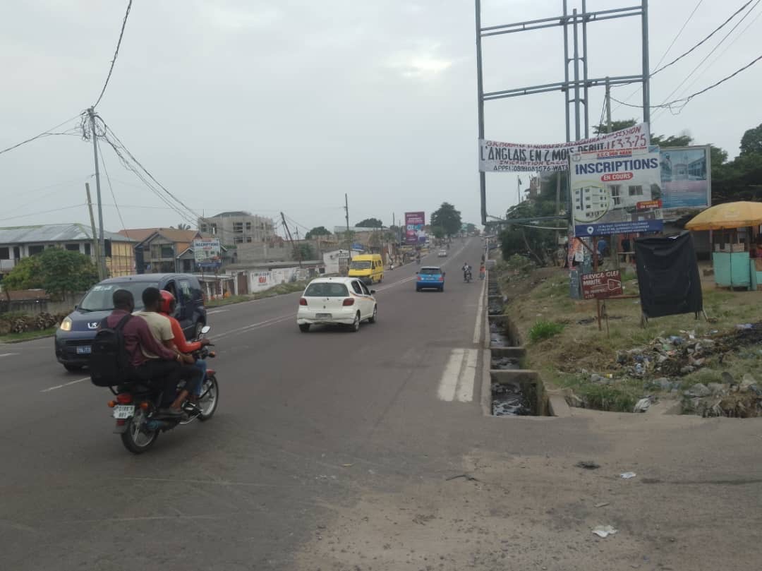 Kinshasa-Mont Ngafula : la population appelle l’Hôtel de Ville à améliorer l’éclairage public à l’entrée de Monkole