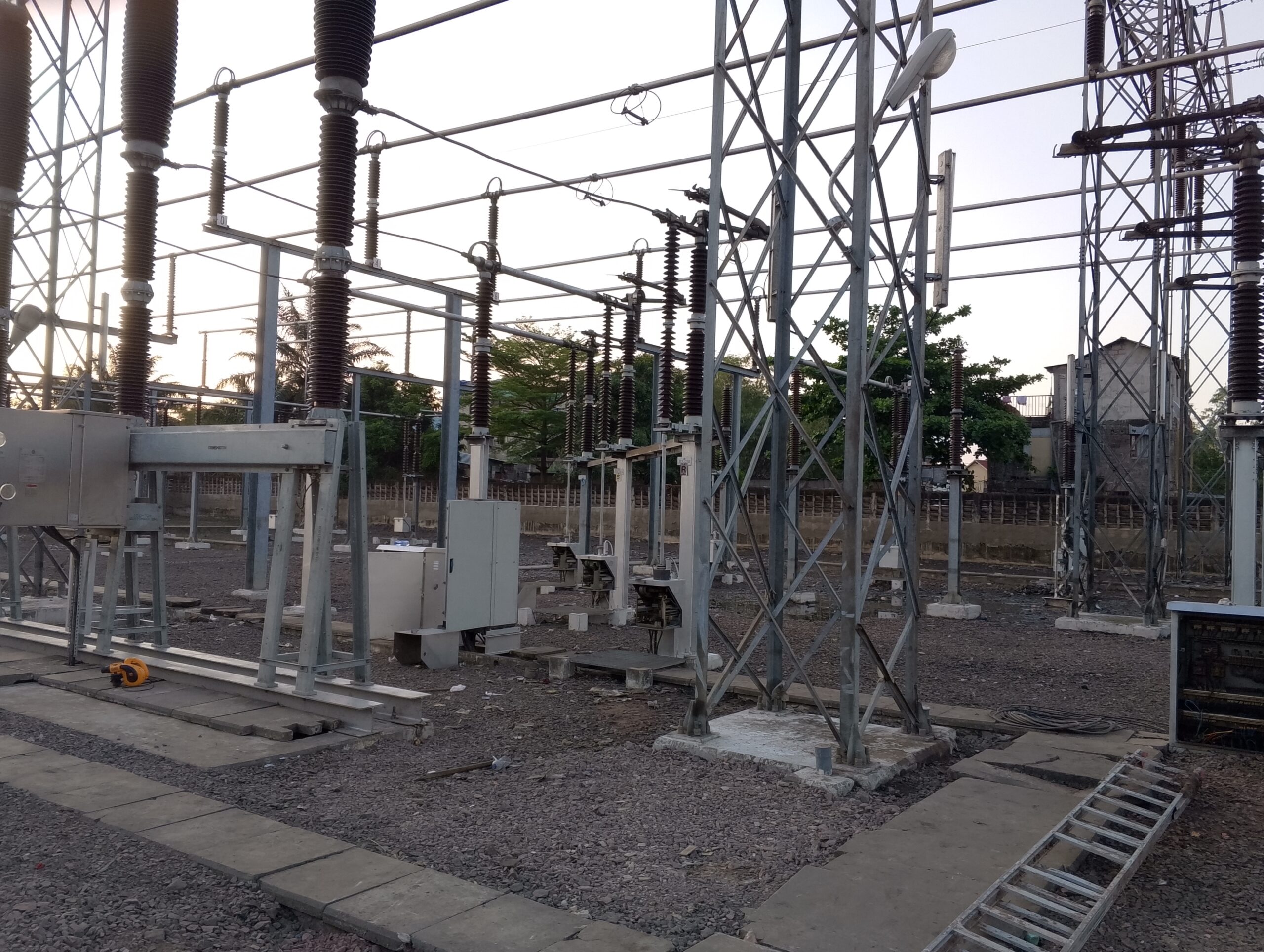 Énergie – Année de redevabilité: la SNEL remplace des transformateurs d’intensité (TI) de 600A par ceux de 2000A  au poste de Liminga