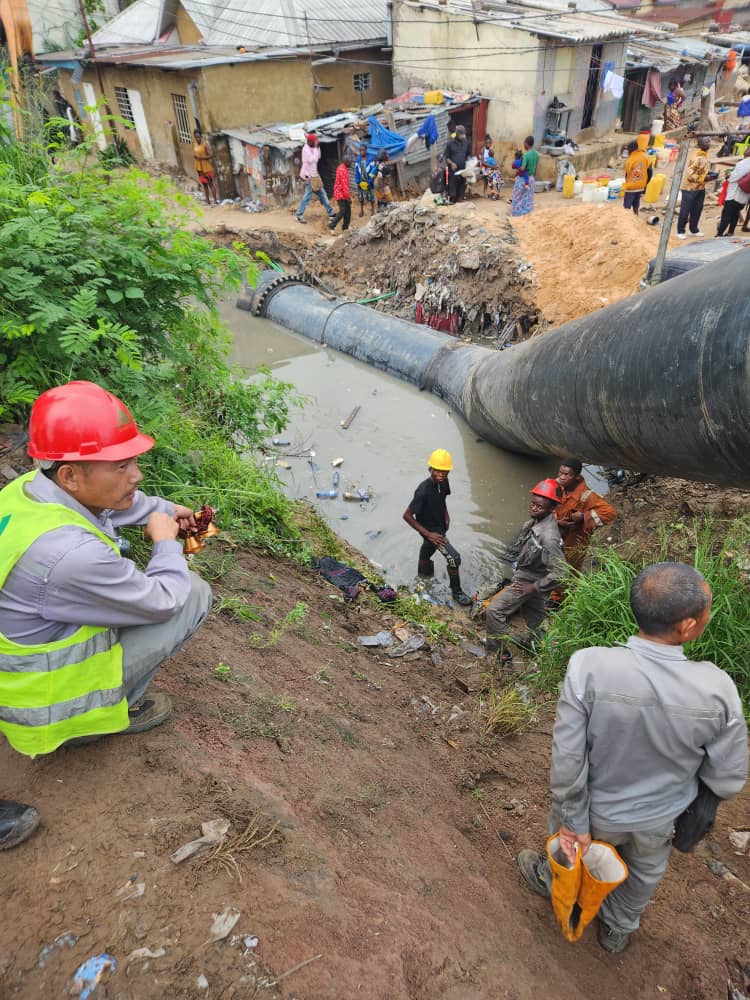 Kinshasa : La SNEL à l’œuvre pour rétablir l’électricité à Bandal/Synkin après les dégâts causés par une entreprise chinoise