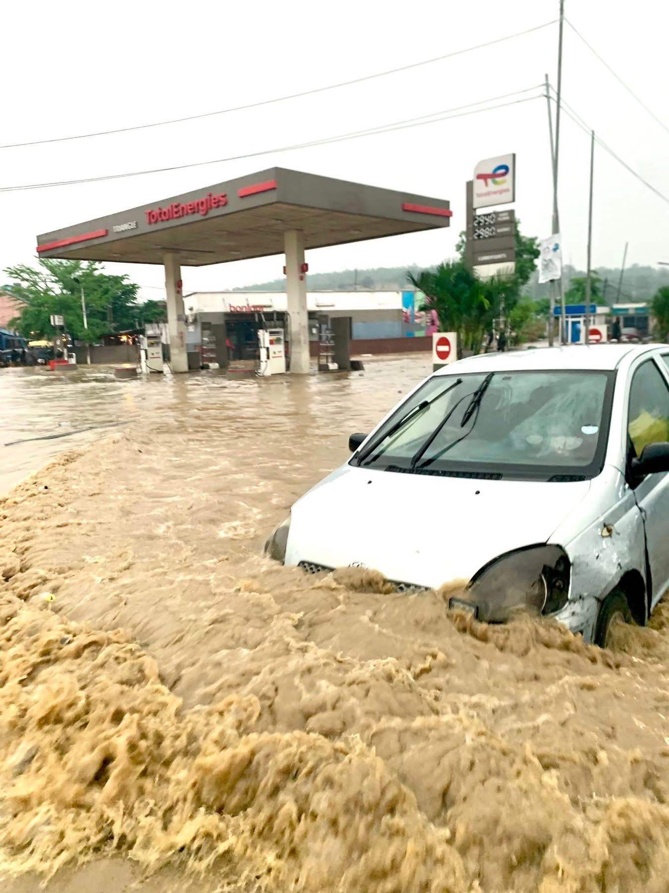 Pluies diluviennes et perturbations en fourniture d&rsquo;électricité observées dans certains quartiers de Kinshasa: la SNEL/DDK déjà en œuvre