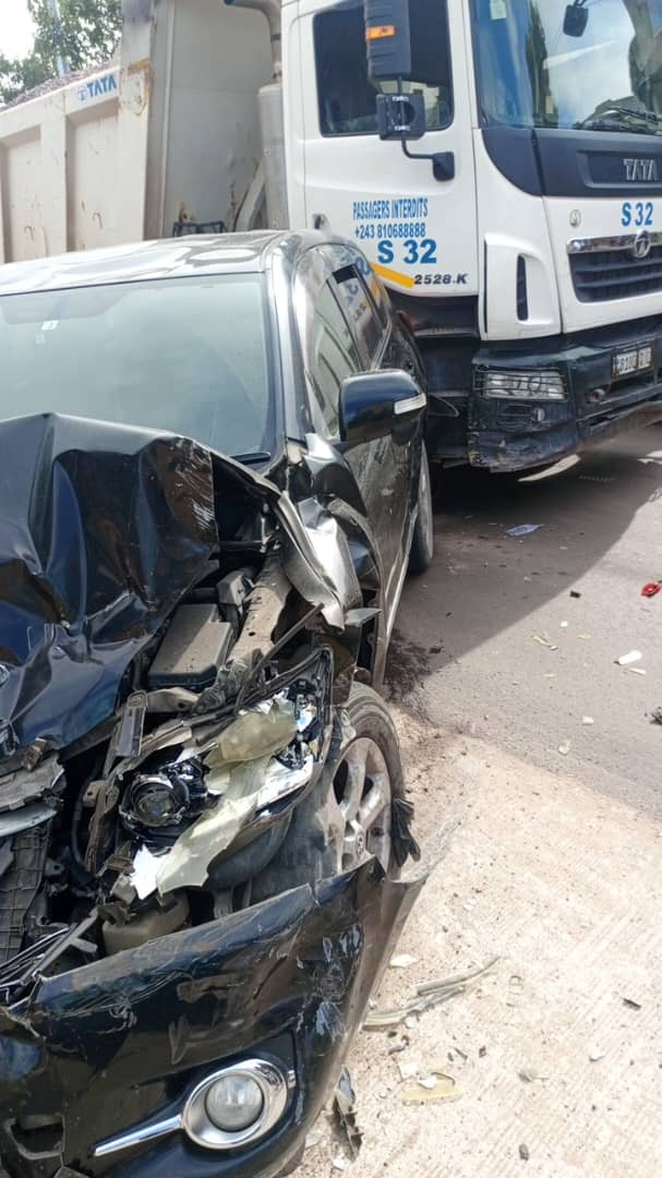 Accident sur la route Matadi : 13 mois d’attente, la colère d’un assuré face à la SONAS