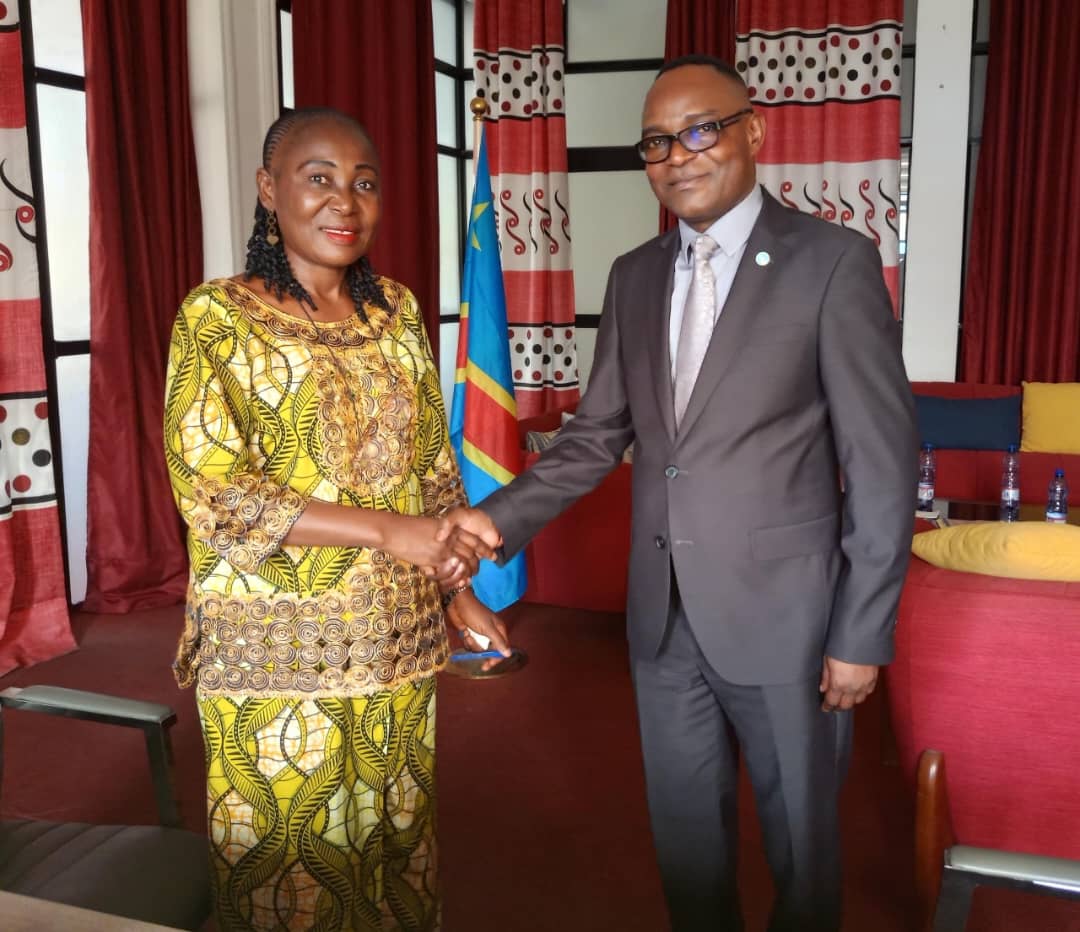 SGECN: Visite de Son Excellence Madame la Ministre Provinciale, Pierrette LIHAU MANZOMGO à l&rsquo;Administration de l&rsquo;Economie Numérique