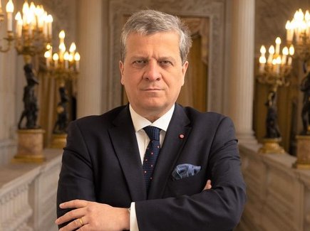 ‎L’ambassadeur de Pologne en France a été suspendu de ses fonctions dans le cadre d’une enquête pour trafic d’influence concernant l’établissement de faux diplômes